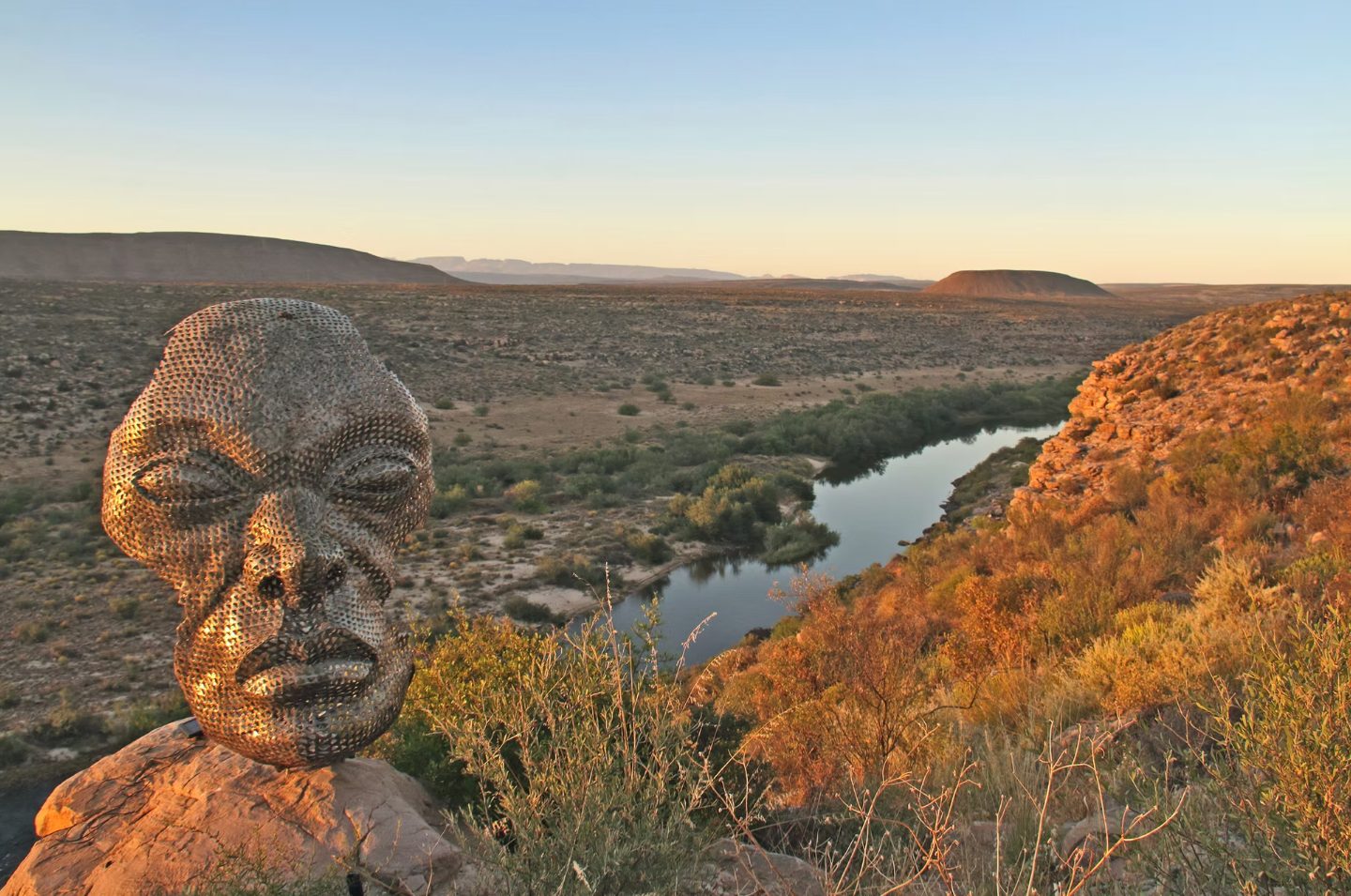 Wire-mesh sculpture overlooking the Doring River gorge